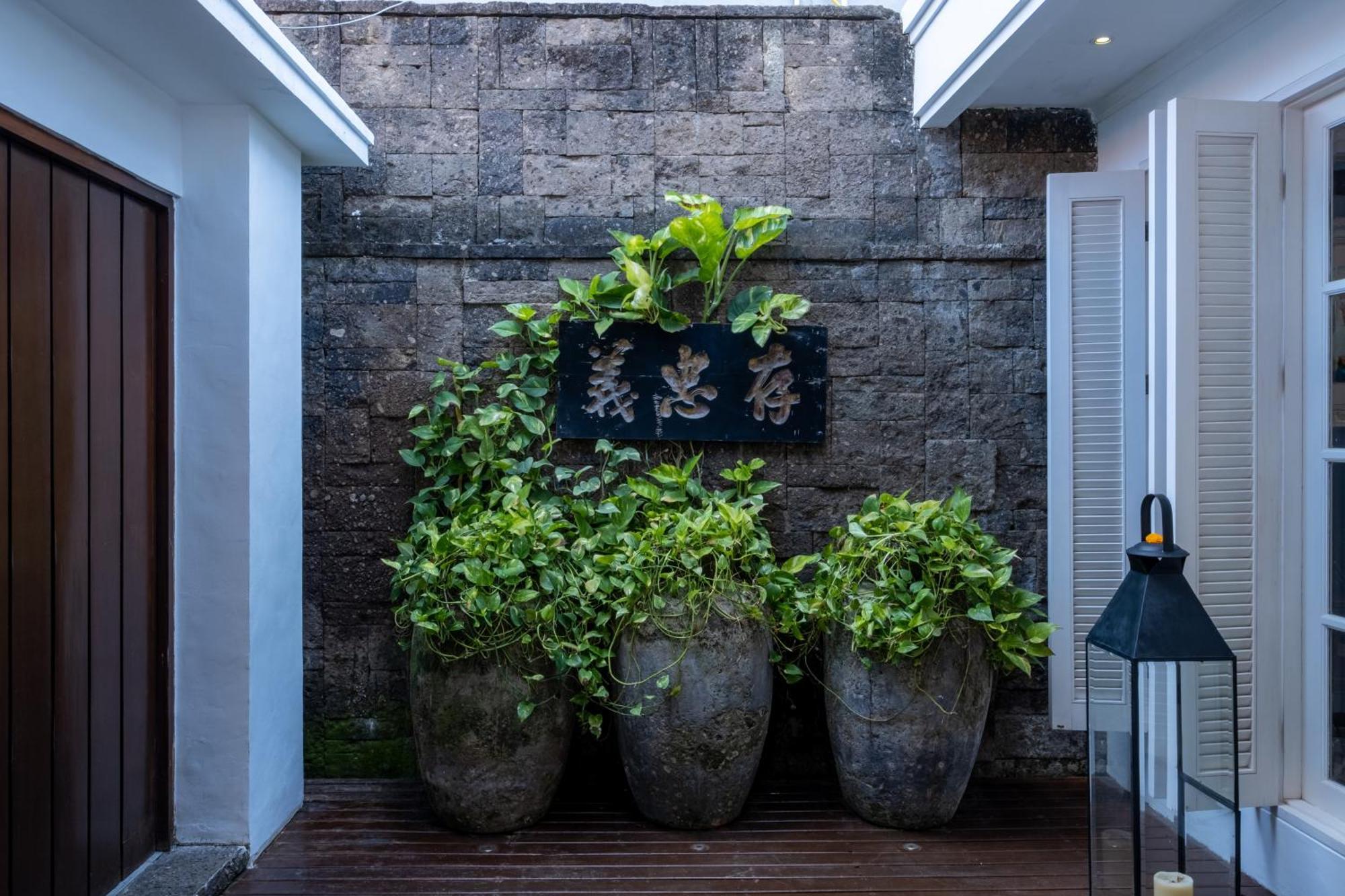Mosan House: Art-Filled Gem Near Beach & Seminyak Square Exterior photo
